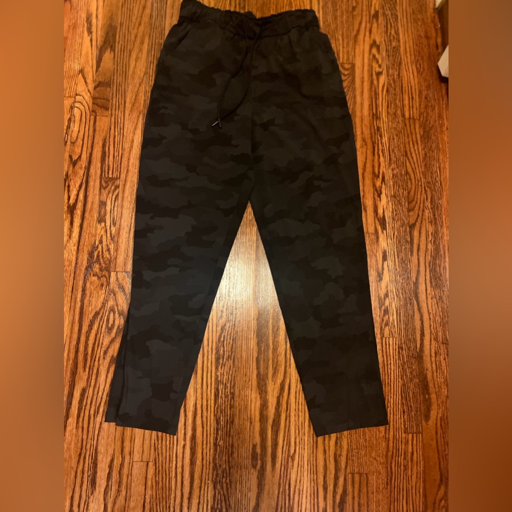Lululemon Camouflage Joggers size 6